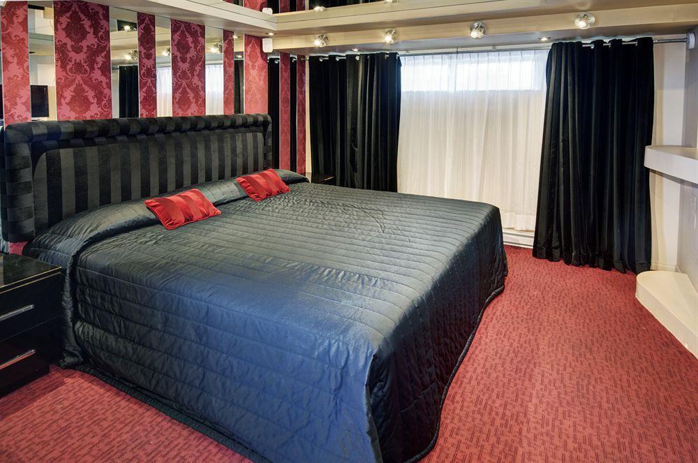 Motel Labarre 隆格伊 外观 照片
