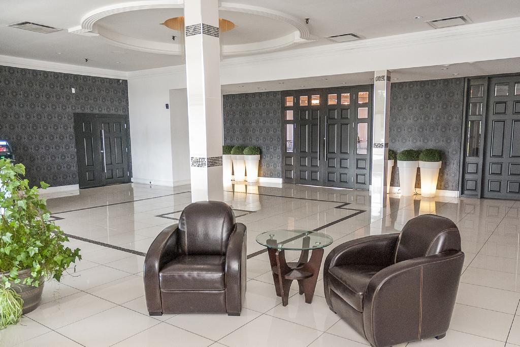 Motel Labarre 隆格伊 外观 照片