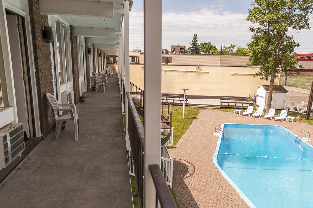 Motel Labarre 隆格伊 外观 照片
