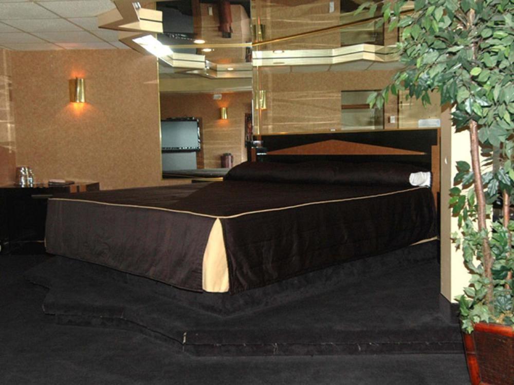 Motel Labarre 隆格伊 外观 照片