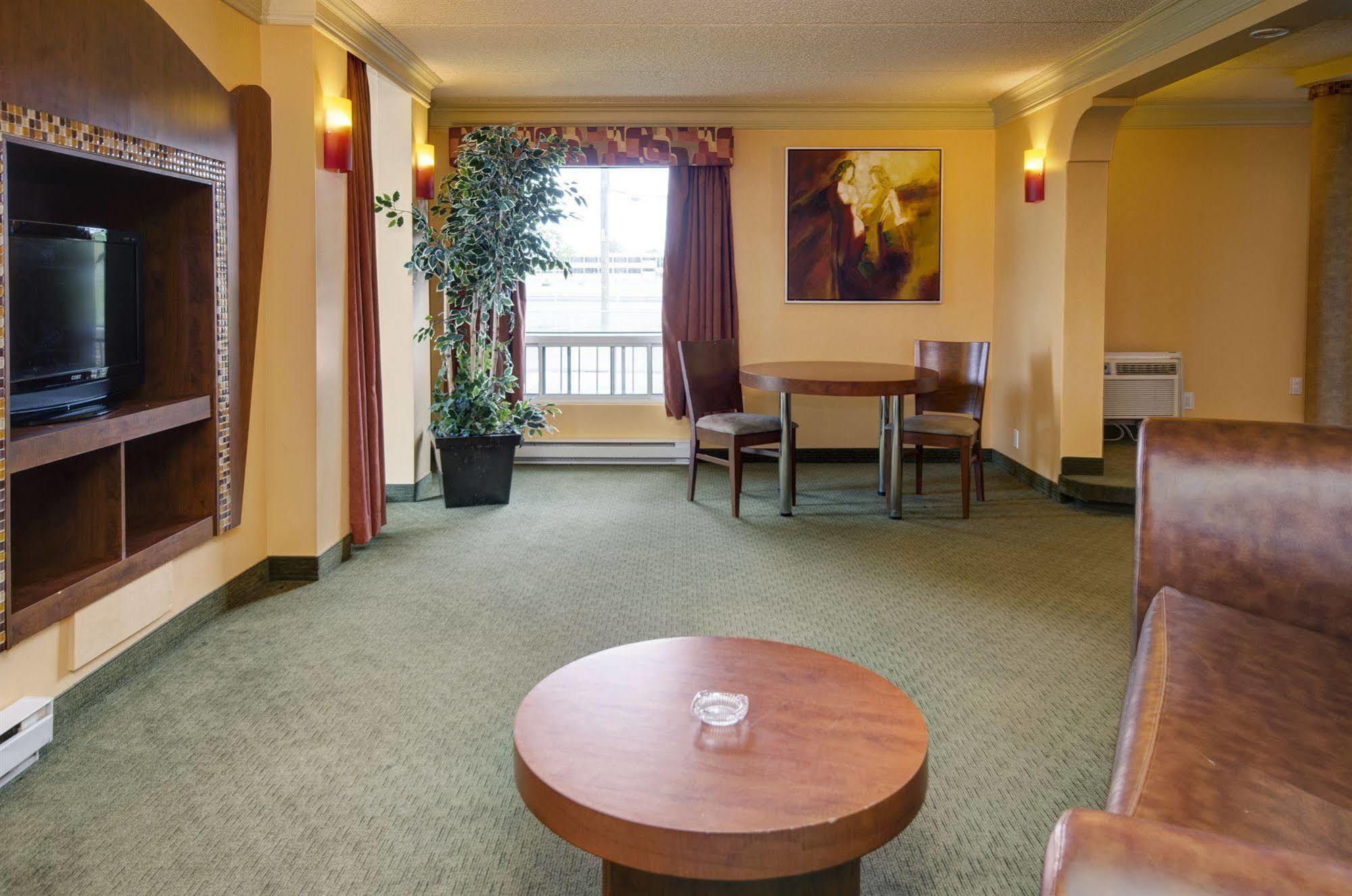 Motel Labarre 隆格伊 外观 照片