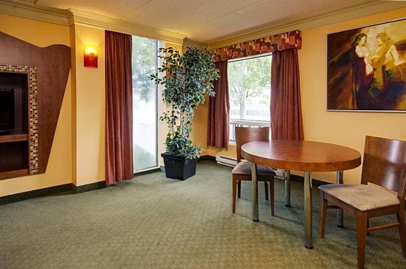 Motel Labarre 隆格伊 外观 照片